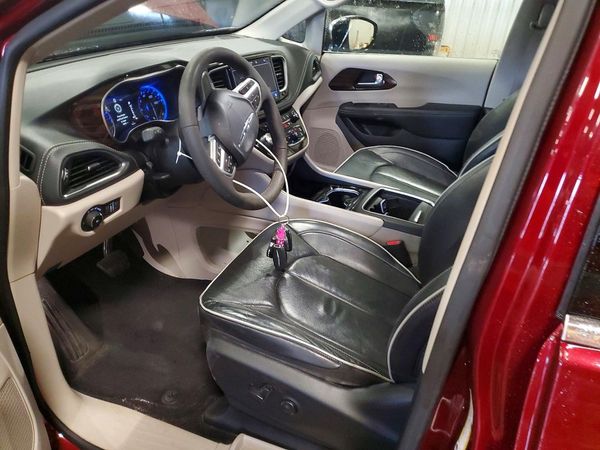 2023 CHRYSLER PACIFICA Limited — DENT