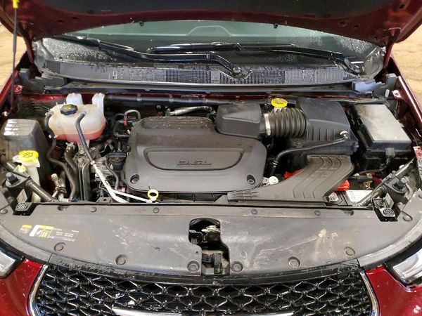 2023 CHRYSLER PACIFICA Limited — Engine bay