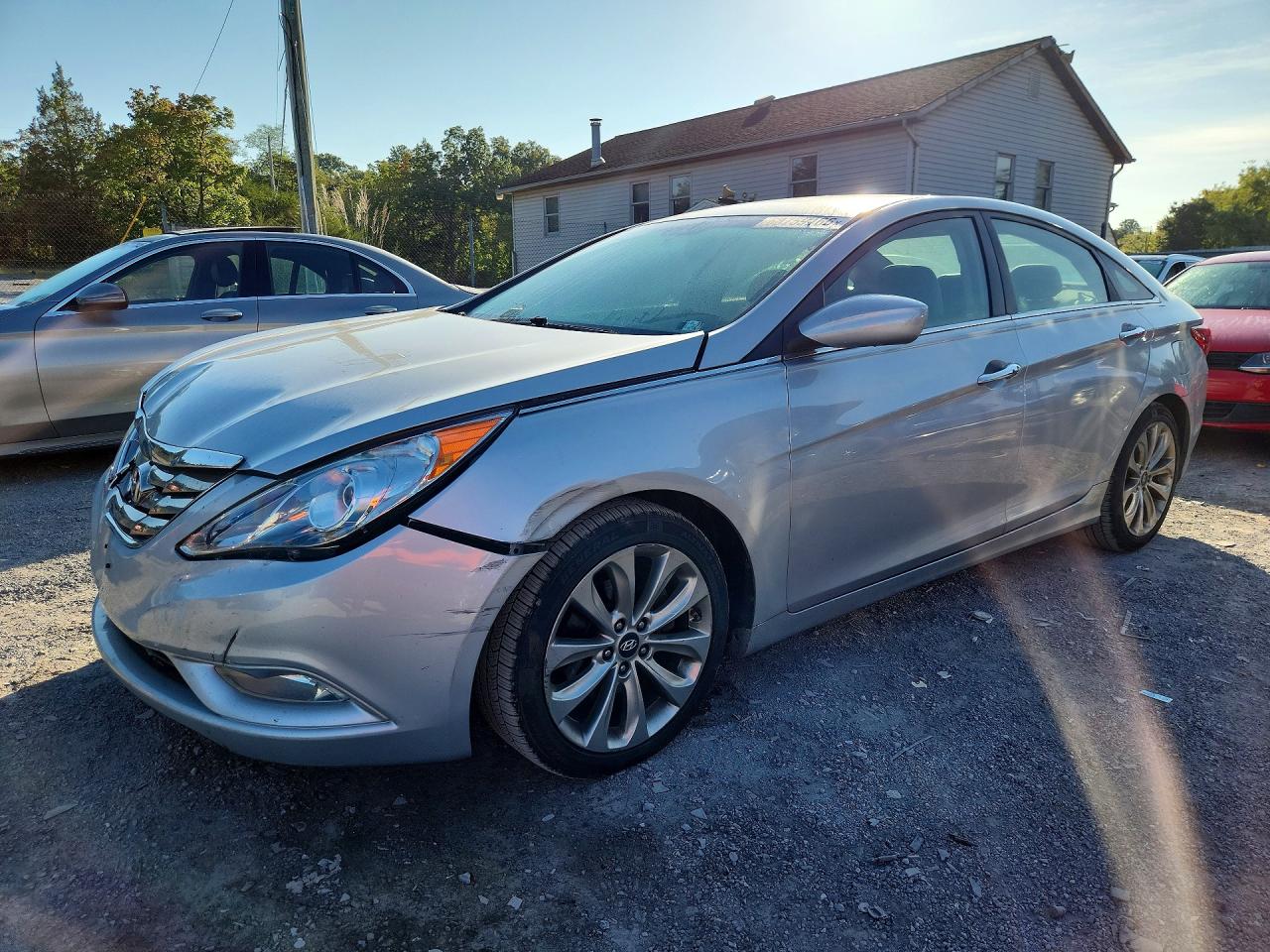 2013 HYUNDAI SONATA — Front 3/4