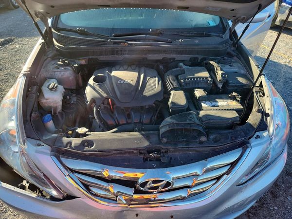 2013 HYUNDAI SONATA — Engine bay