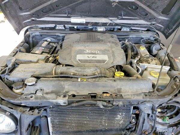 2017 JEEP WRANGLER Unlimited Sport — Engine bay