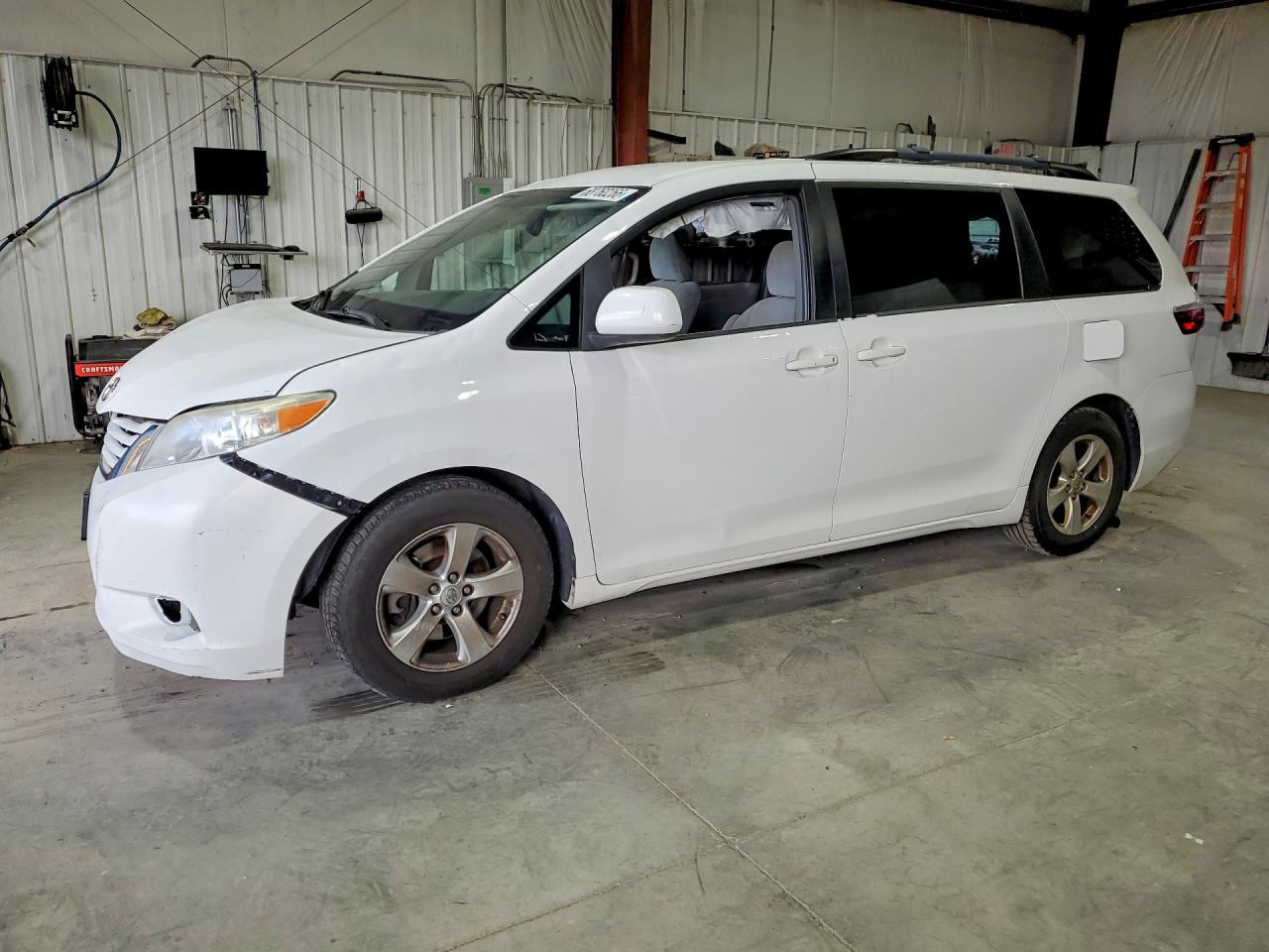 2015 TOYOTA SIENNA