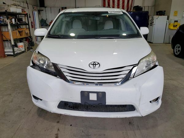 2015 TOYOTA SIENNA