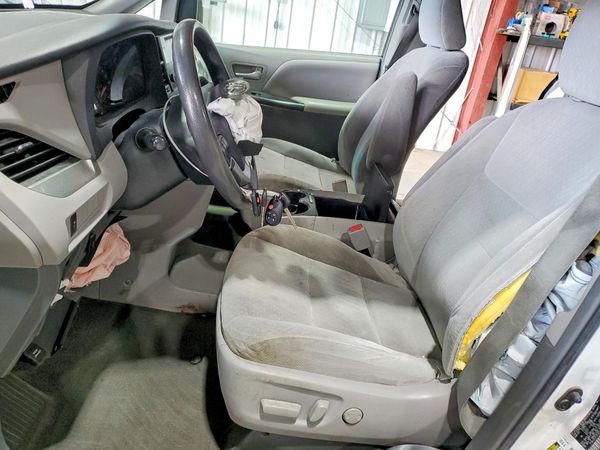 2015 TOYOTA SIENNA