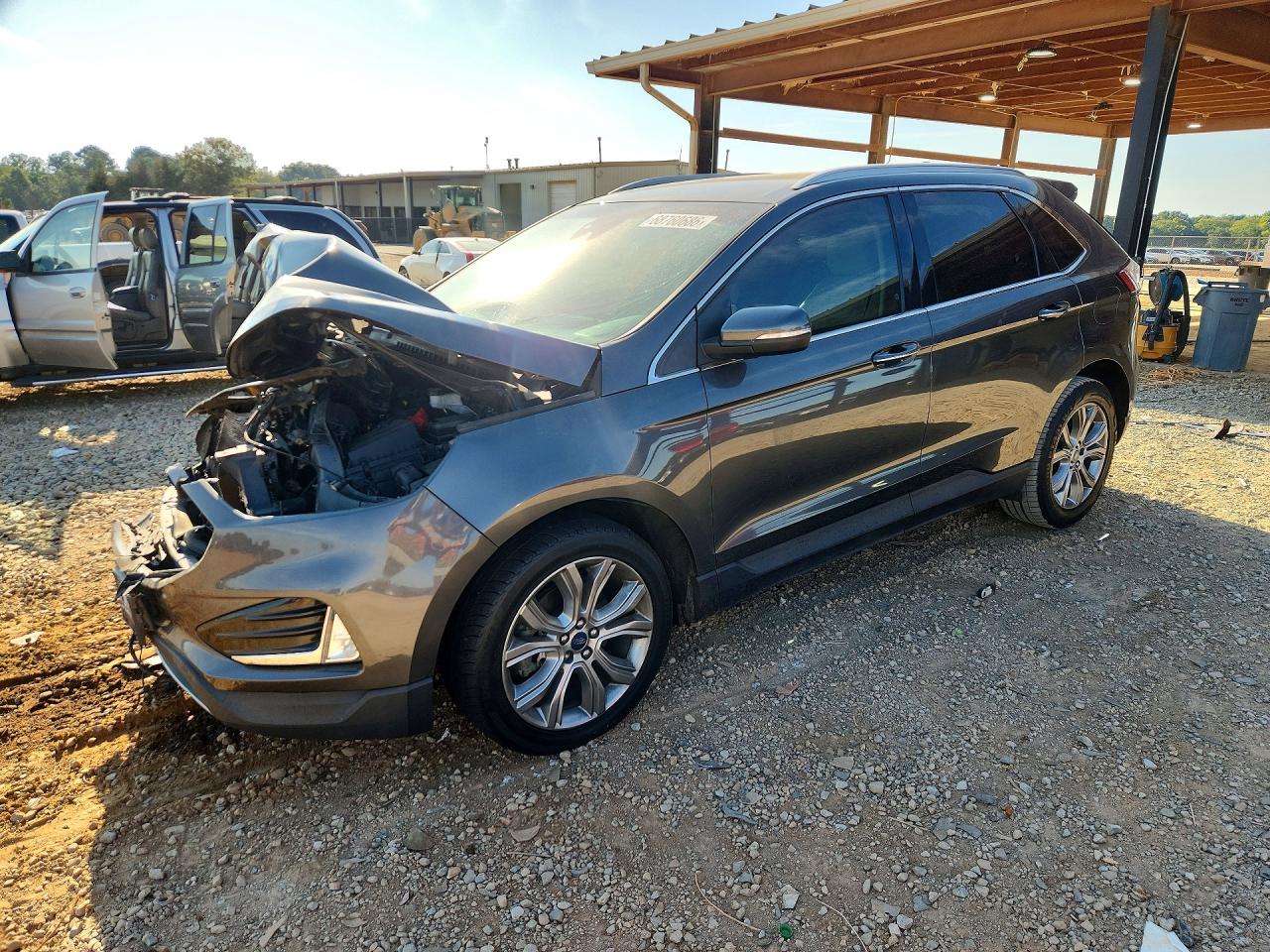 2019 FORD EDGE Titanium — Front 3/4