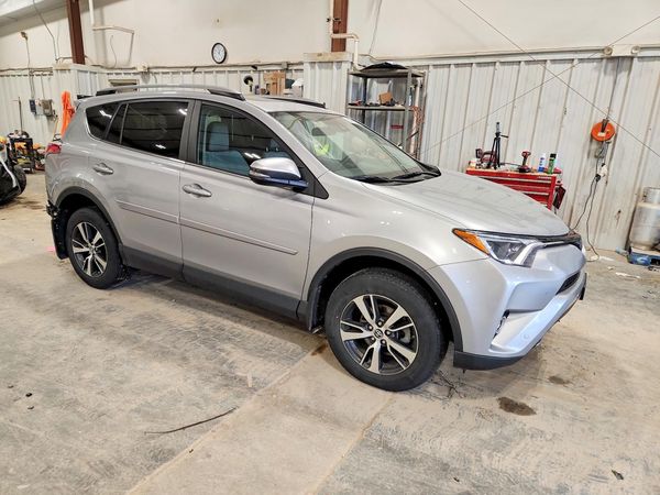 2017 TOYOTA RAV4 XLE — Passenger 3/4