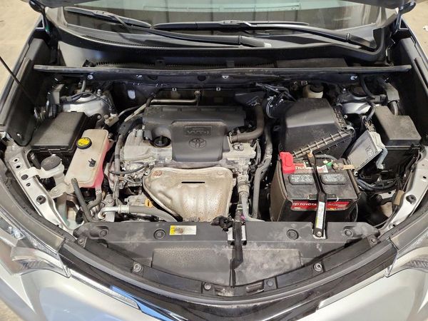 2017 TOYOTA RAV4 XLE — Engine bay