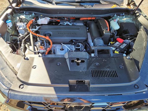 2026 HONDA CR-V TrailSport — Engine bay