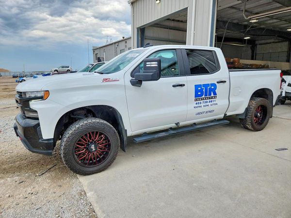 2022 CHEVROLET SILVERADO Trail Boss - LT — Front 3/4