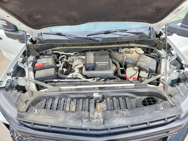 2022 CHEVROLET SILVERADO Trail Boss - LT — Engine bay