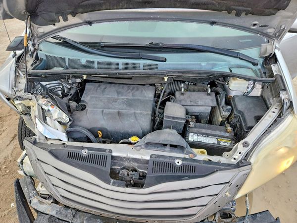 2012 TOYOTA SIENNA