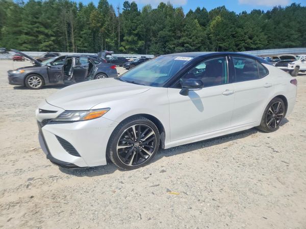 2019 TOYOTA CAMRY — Front 3/4