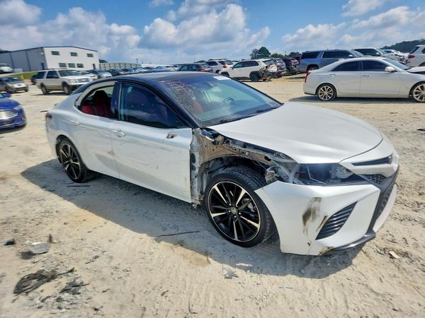 2019 TOYOTA CAMRY — Passenger 3/4
