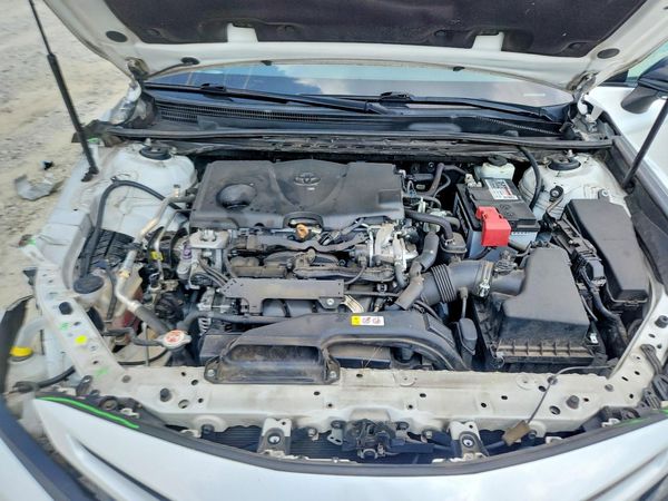 2019 TOYOTA CAMRY — Engine bay