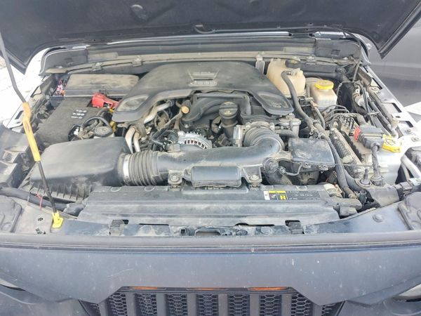 2019 JEEP WRANGLER UNLIMITED — Engine bay