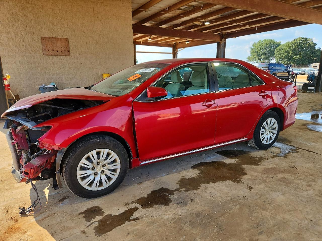 2014 TOYOTA CAMRY — Front 3/4