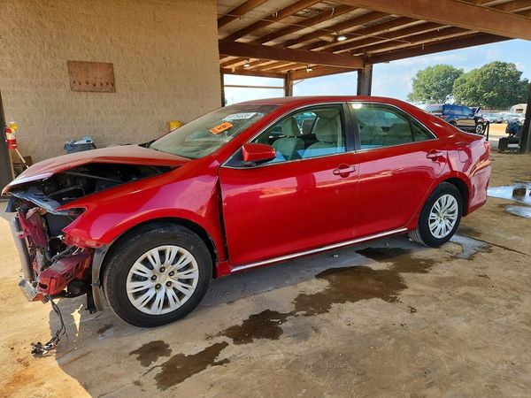 2014 TOYOTA CAMRY — Front 3/4
