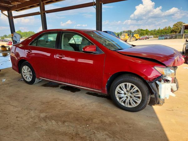 2014 TOYOTA CAMRY — Passenger 3/4