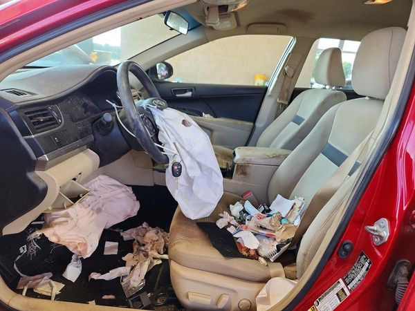 2014 TOYOTA CAMRY — DENT
