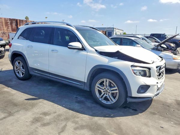 2020 MERCEDES-BENZ GLB — Passenger 3/4