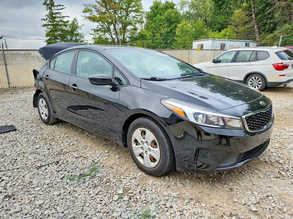 2018 KIA FORTE — Passenger 3/4