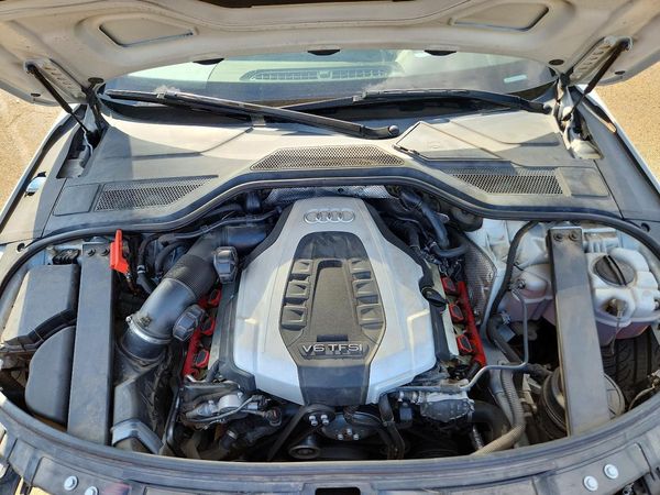 2016 AUDI A8 — Engine bay