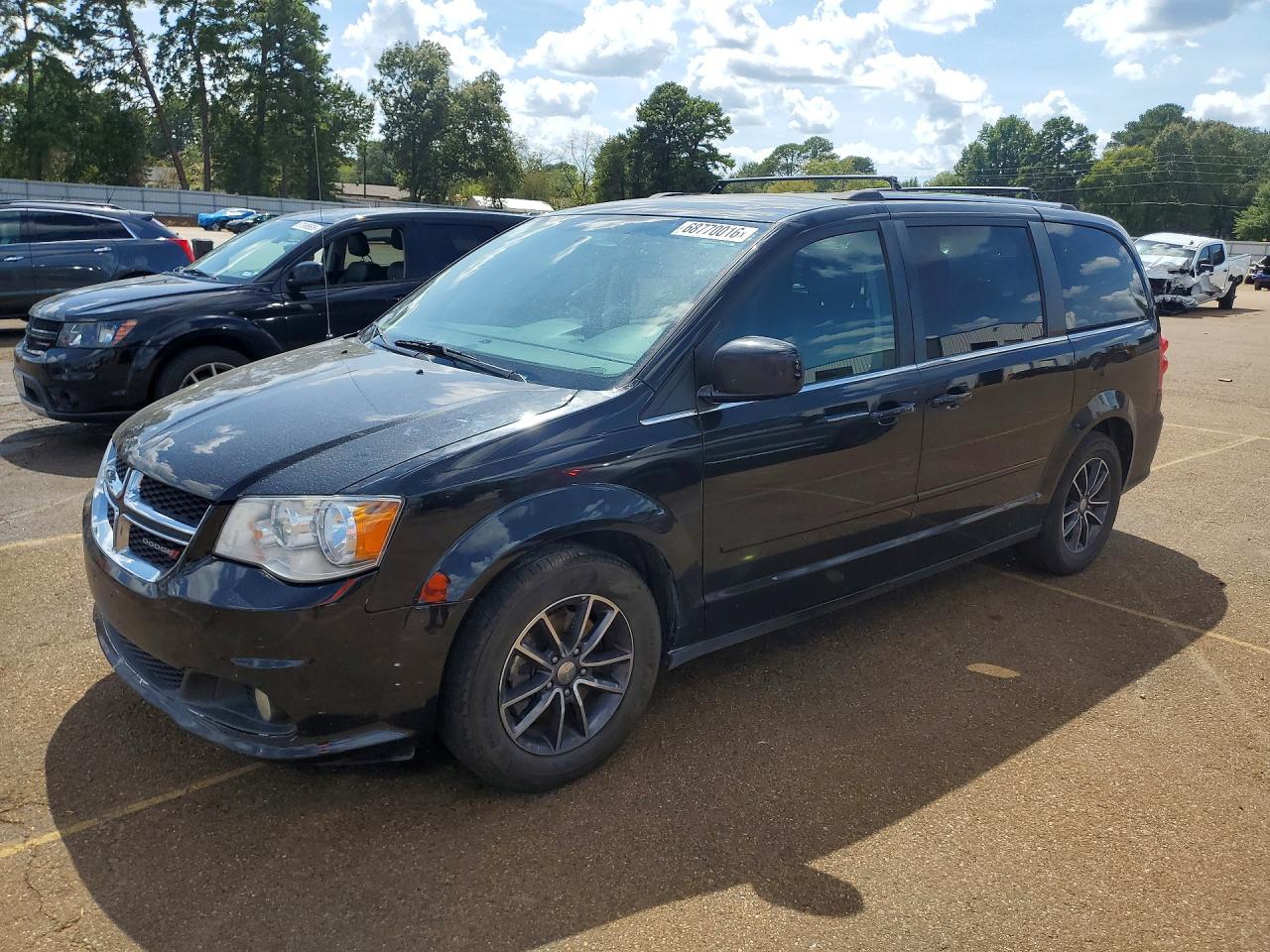 2017 DODGE CARAVAN SXT — Front 3/4