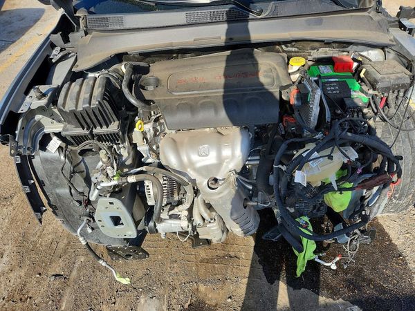 2022 JEEP COMPASS — Engine bay