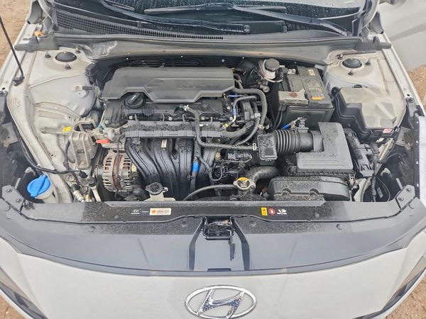 2022 HYUNDAI ELANTRA SEL — Engine bay