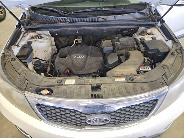 2012 KIA SORENTO GL(Middle-low grade) — Engine bay