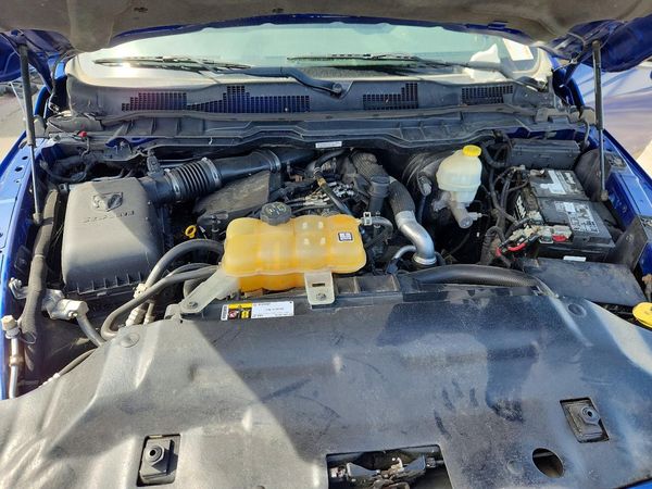 2014 RAM 1500 SLT — Engine bay
