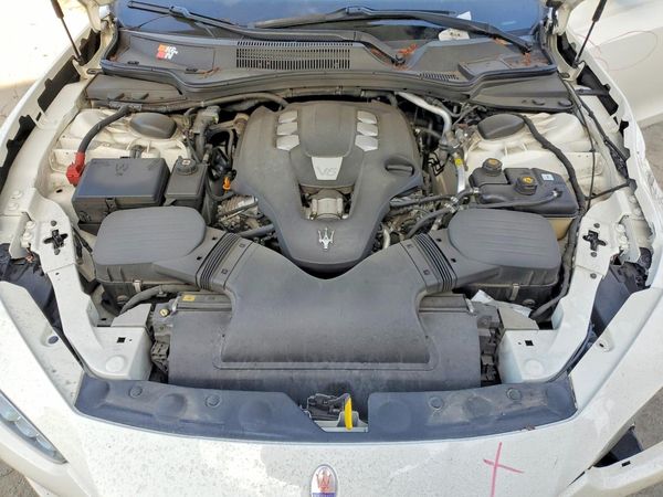 2015 MASERATI GHIBLI — Engine bay