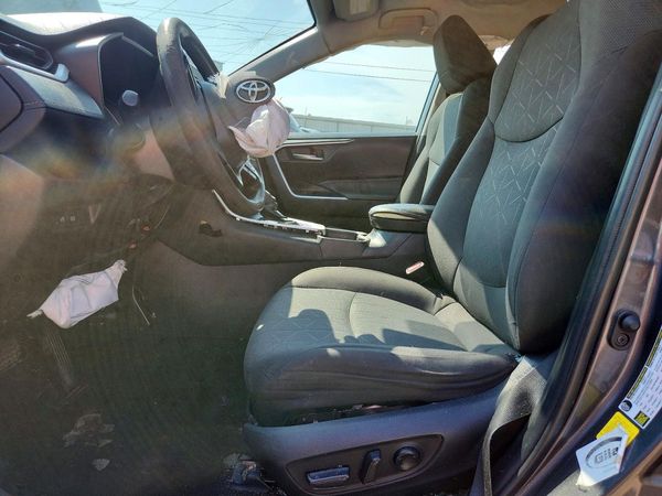 2021 TOYOTA RAV4 XLE — DENT