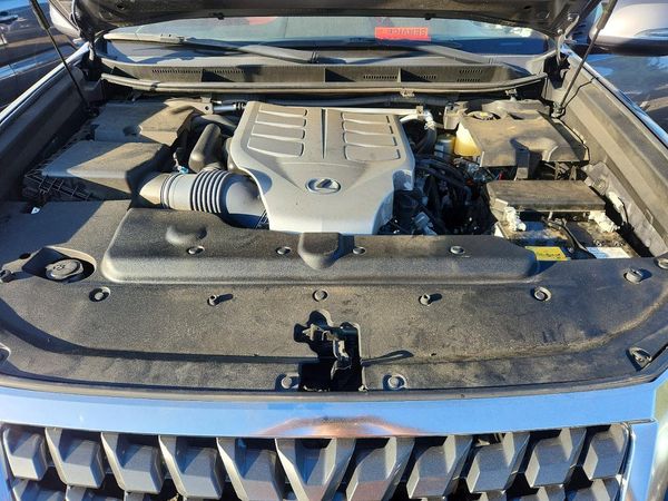 2022 LEXUS GX 460 Premium — Engine bay
