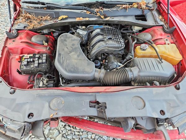 2014 DODGE CHARGER — Engine bay