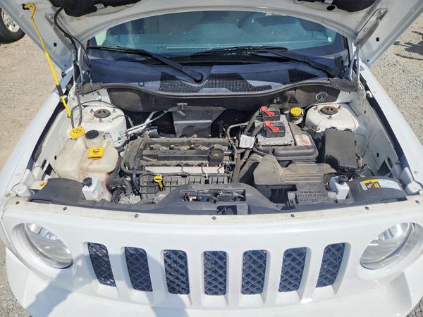 2017 JEEP PATRIOT — Engine bay