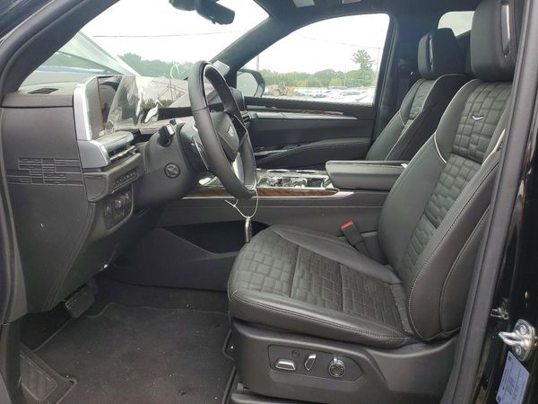 2026 CADILLAC ESCALADE Platinum Sport — DENT
