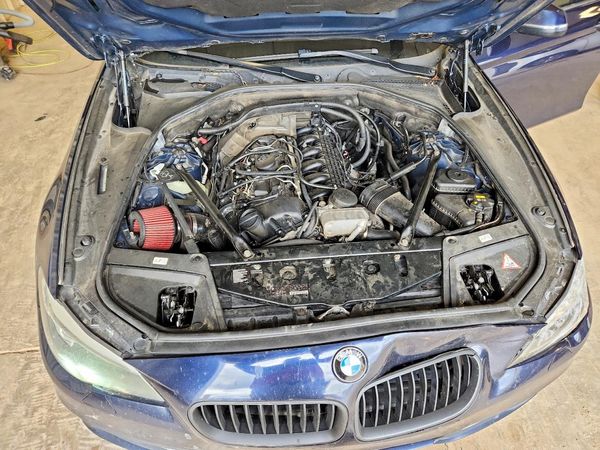 2014 BMW 535 xDrive — Engine bay