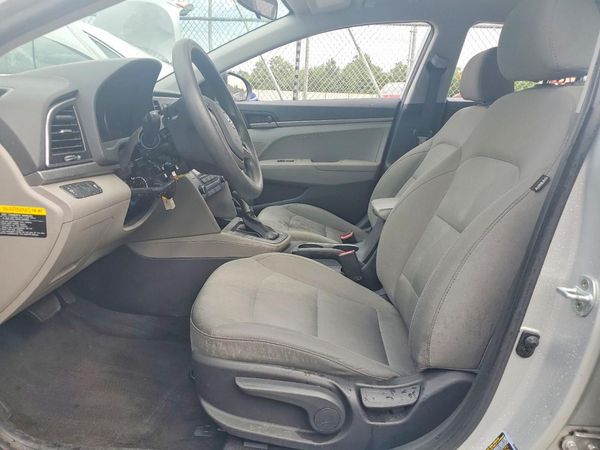 2017 HYUNDAI ELANTRA SE Base — DENT