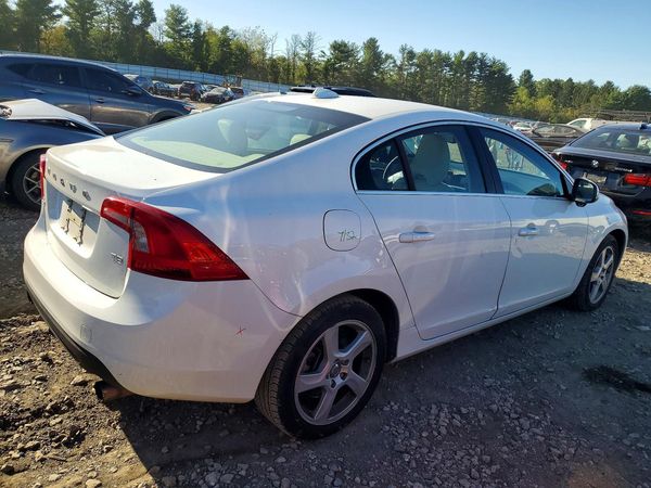 2013 VOLVO S60