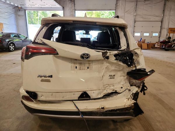 2018 TOYOTA RAV4 Adventure/XLE