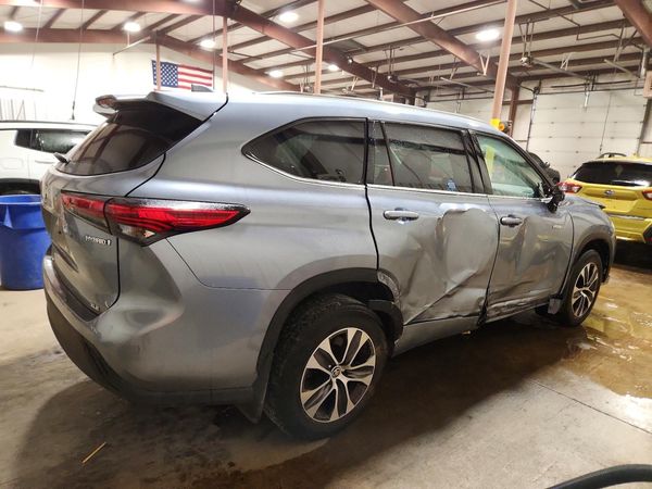 2021 TOYOTA HIGHLANDER XLE