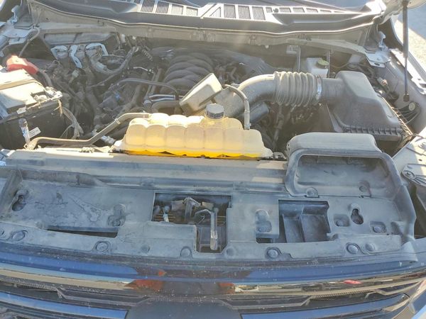 2025 FORD F150 XLT — Engine bay
