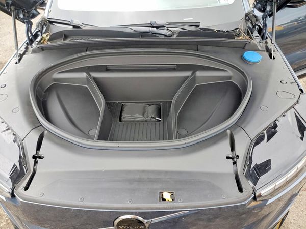 2025 VOLVO EX90 — Engine bay