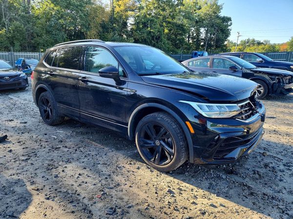 2024 VOLKSWAGEN TIGUAN 4Motion SE R-Line Black