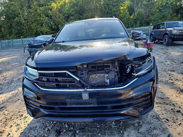 2024 VOLKSWAGEN TIGUAN 4Motion SE R-Line Black