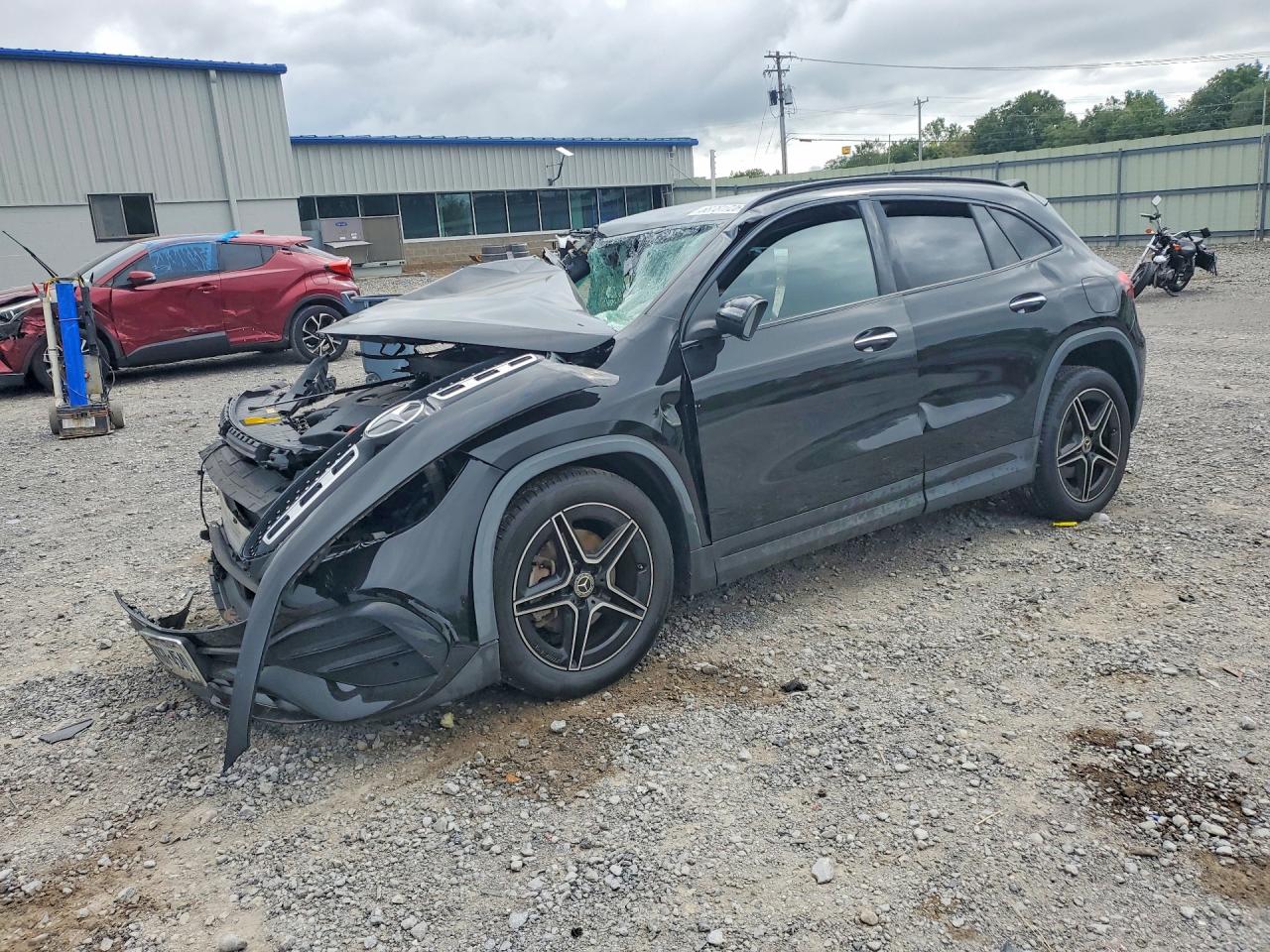 2021 MERCEDES-BENZ GLA-CLASS GLA250-4M — Front 3/4