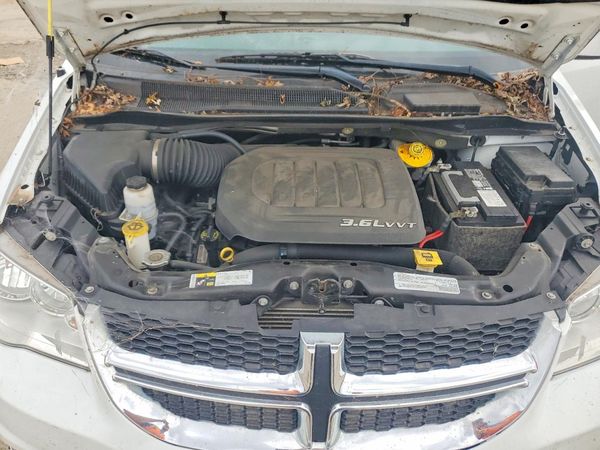 2018 DODGE CARAVAN SXT — Engine bay