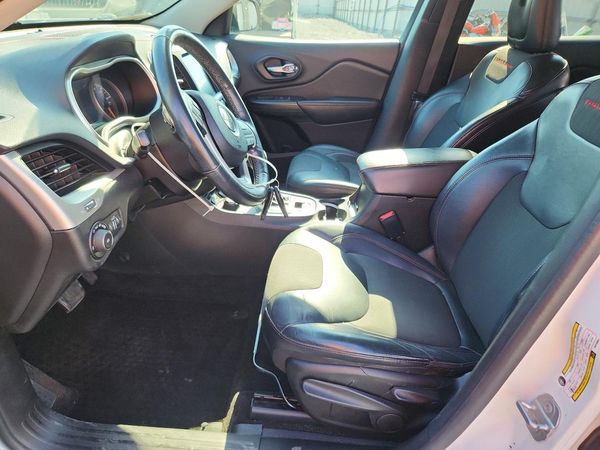 2016 JEEP CHEROKEE — DENT