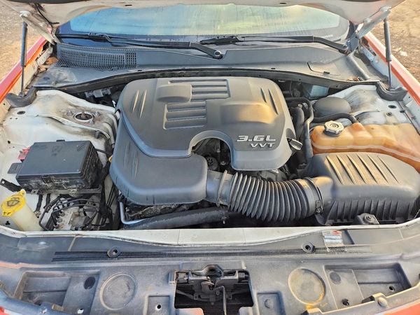 2019 CHRYSLER 300 300S — Engine bay